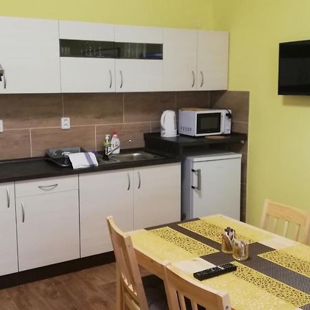 Booking Trzni Decin Exteriör bild