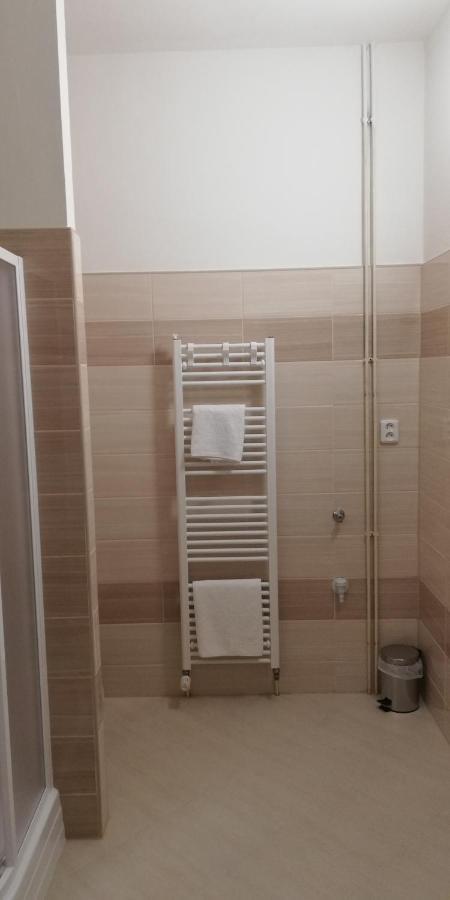 Booking Trzni Decin Exteriör bild