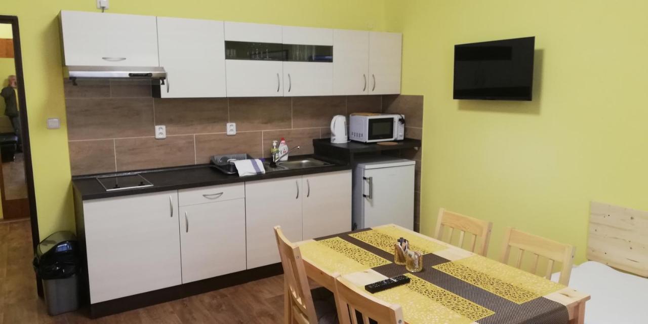 Booking Trzni Decin Exteriör bild
