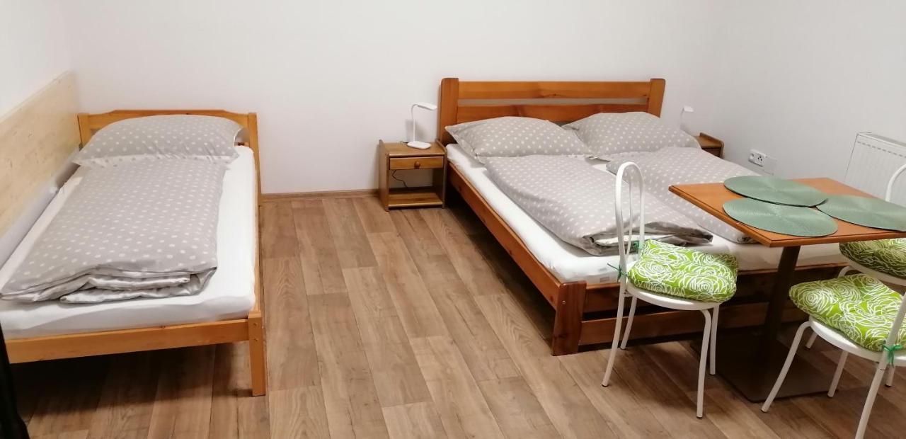 Booking Trzni Decin Exteriör bild