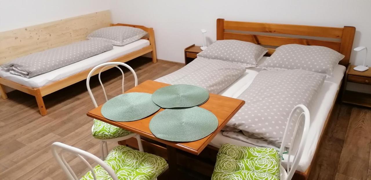 Booking Trzni Decin Exteriör bild