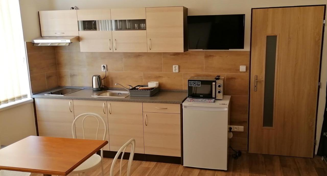 Booking Trzni Decin Exteriör bild