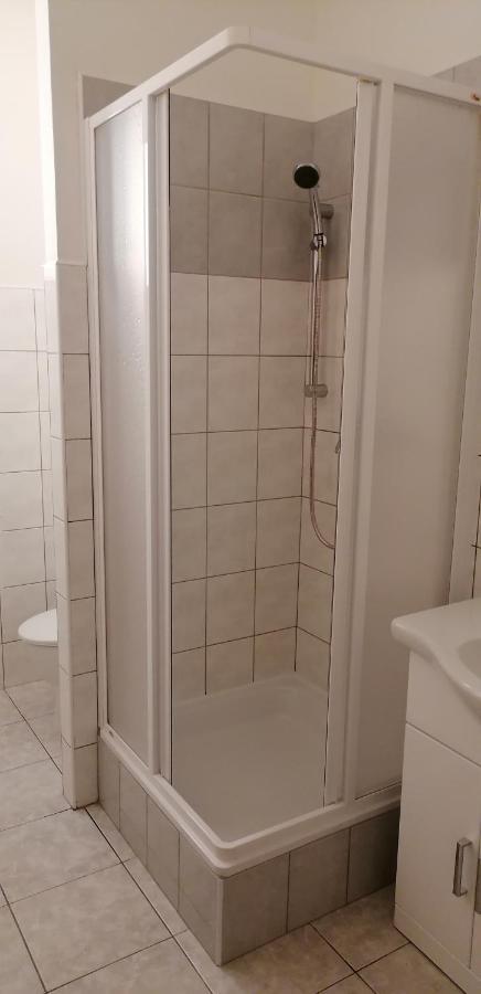 Booking Trzni Decin Exteriör bild