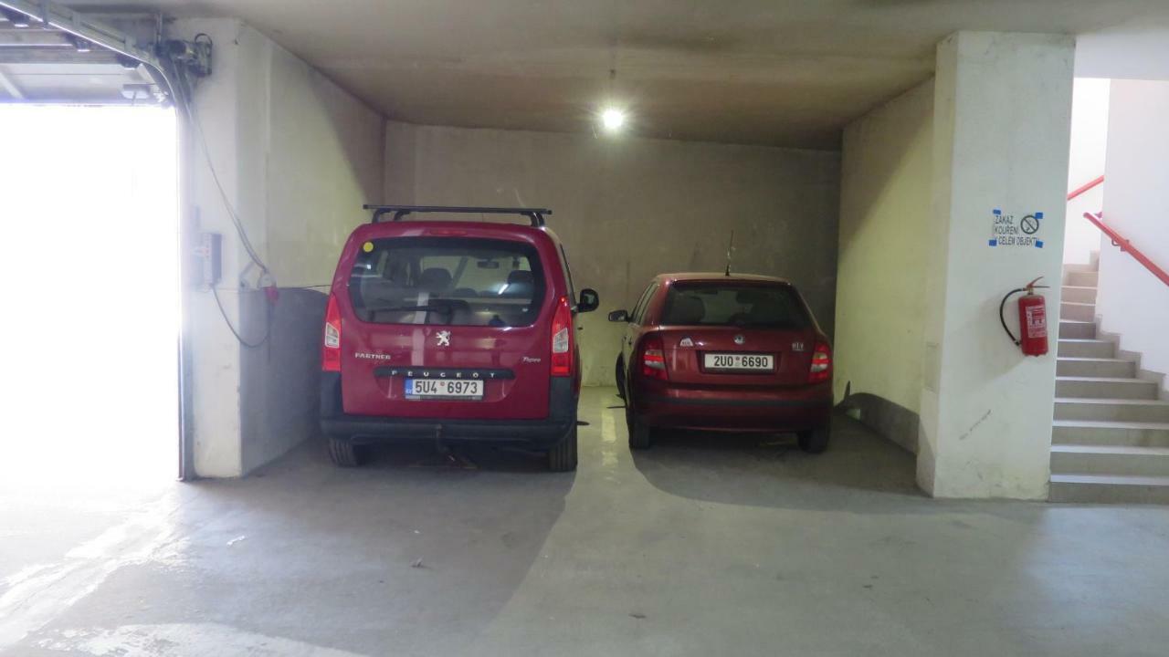 Booking Trzni Decin Exteriör bild