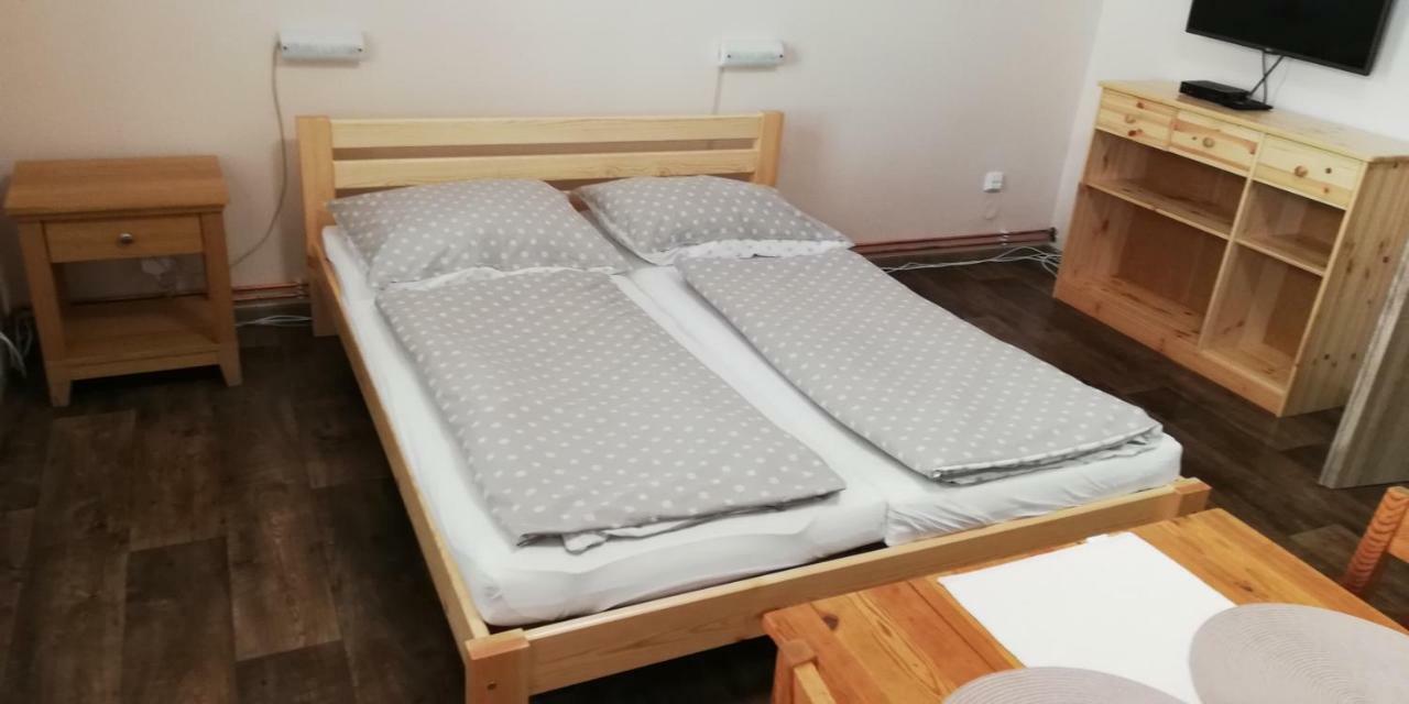 Booking Trzni Decin Exteriör bild